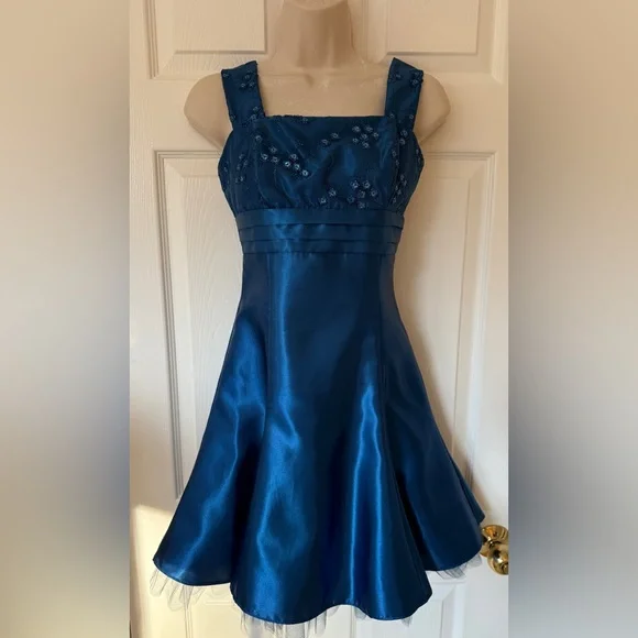 gunne sax blue dress Vtg 7 GUNNE SAX Jessica McClintock Lace Prom Dress Party Gown Blue/Bla –  ThrowbackBuys